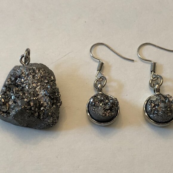 Womens Silver Druzy Quartz Crystal Pendant and Earrings. - Picture 3 of 8